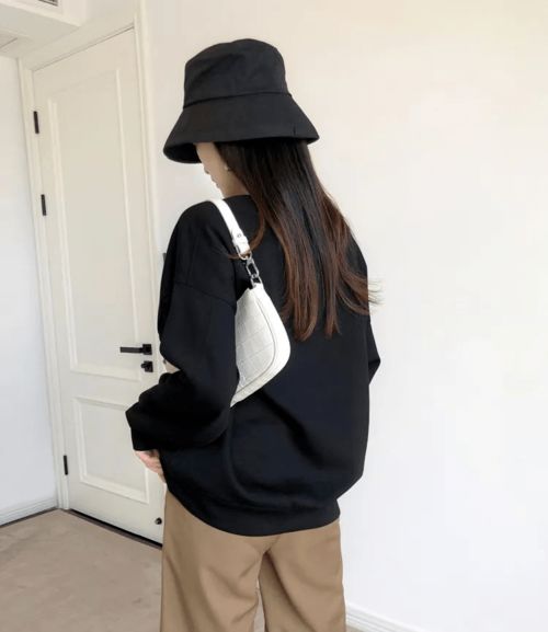 秋天穿这件卫衣好时髦——空气层廓形真yyds，可甜可咸，男女同款